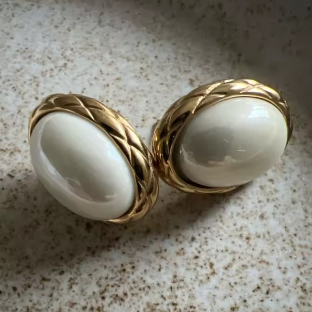 Luxury Vintage Style Oval Pearl Statement Earrings Gold Tone - Picture 1 of 16